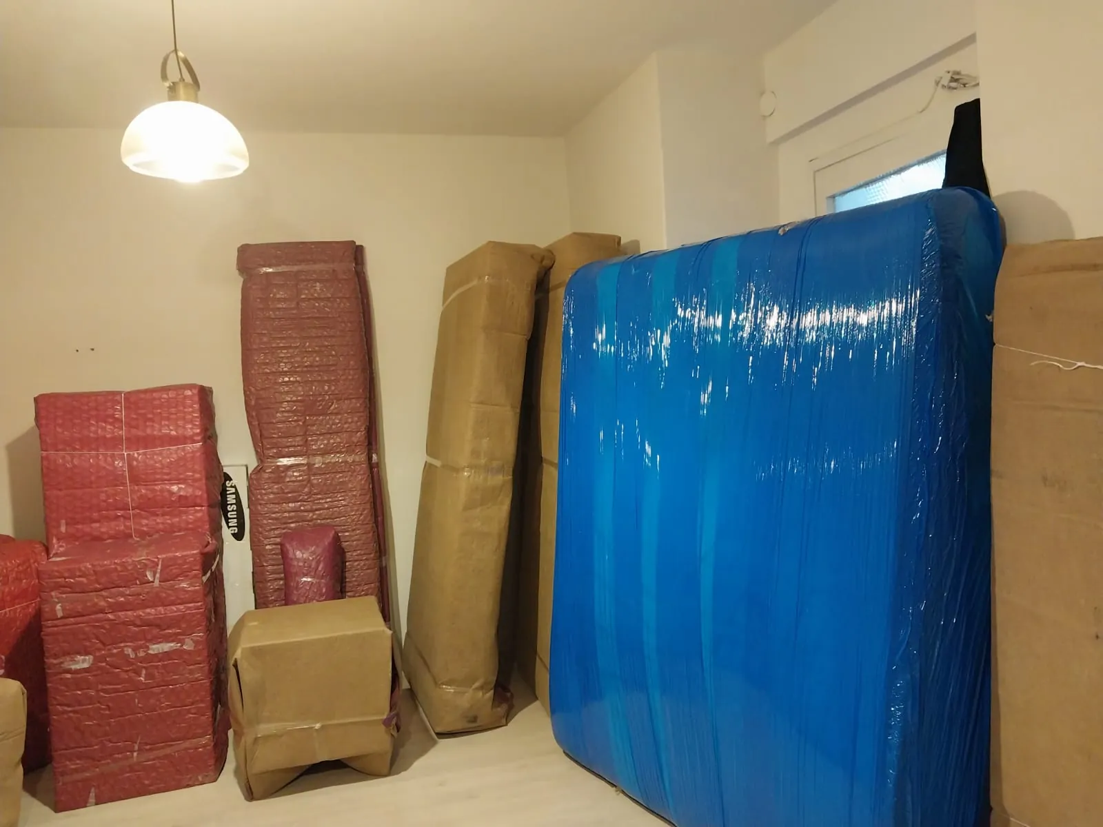 Ankara oda sistemli Nakliyat Firması kırmızı kapılı koridor - Öz Şahanlar Nakliyat Pendik